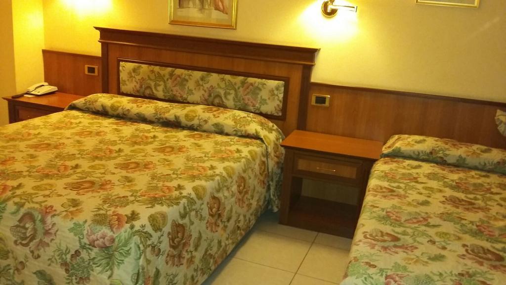 Hotel Malaga Avellino Bagian luar foto