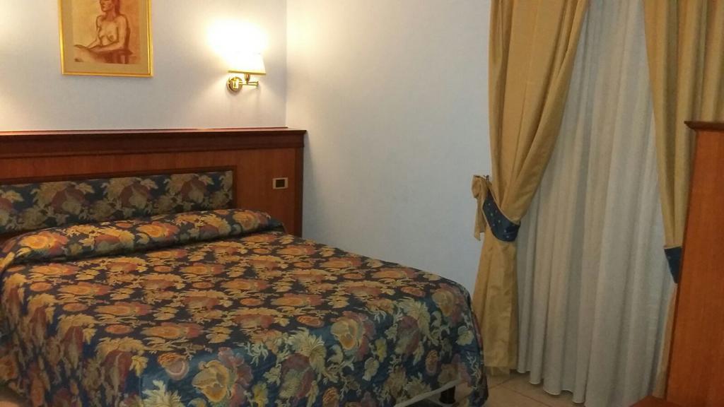 Hotel Malaga Avellino Bagian luar foto