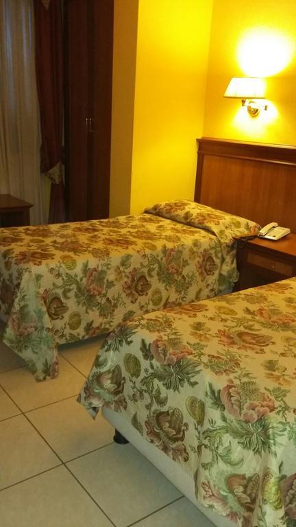Hotel Malaga Avellino Bagian luar foto