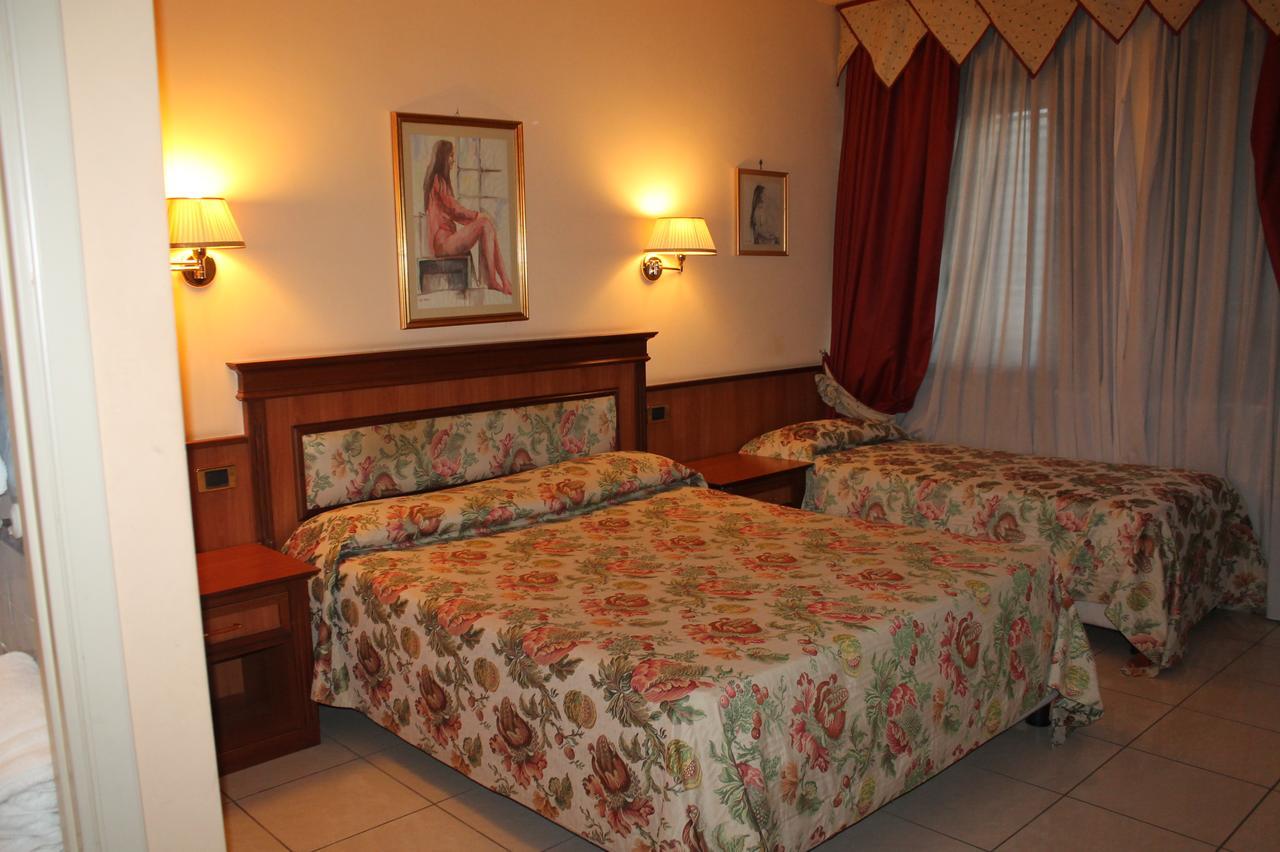 Hotel Malaga Avellino Bagian luar foto