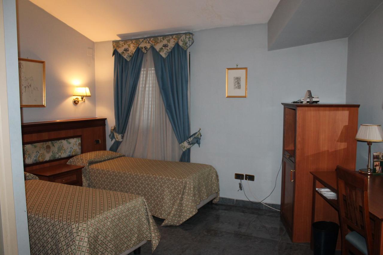 Hotel Malaga Avellino Bagian luar foto