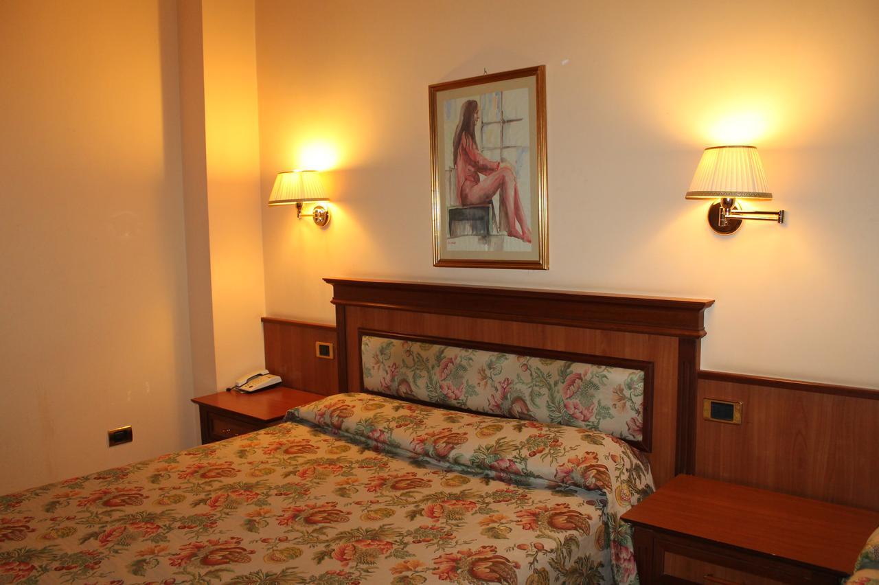 Hotel Malaga Avellino Bagian luar foto