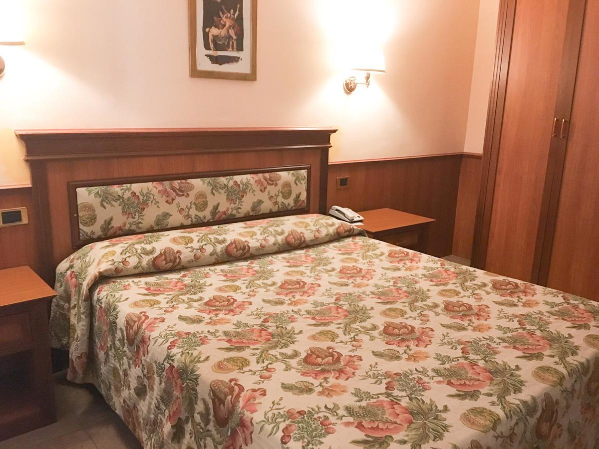 Hotel Malaga Avellino Bagian luar foto