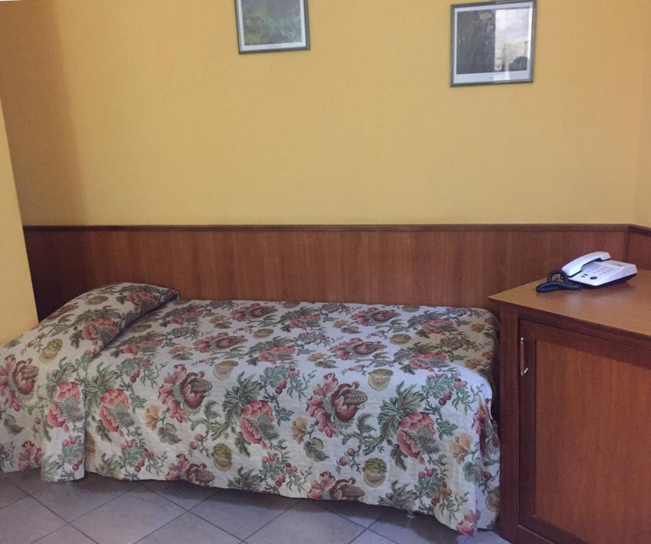 Hotel Malaga Avellino Bagian luar foto
