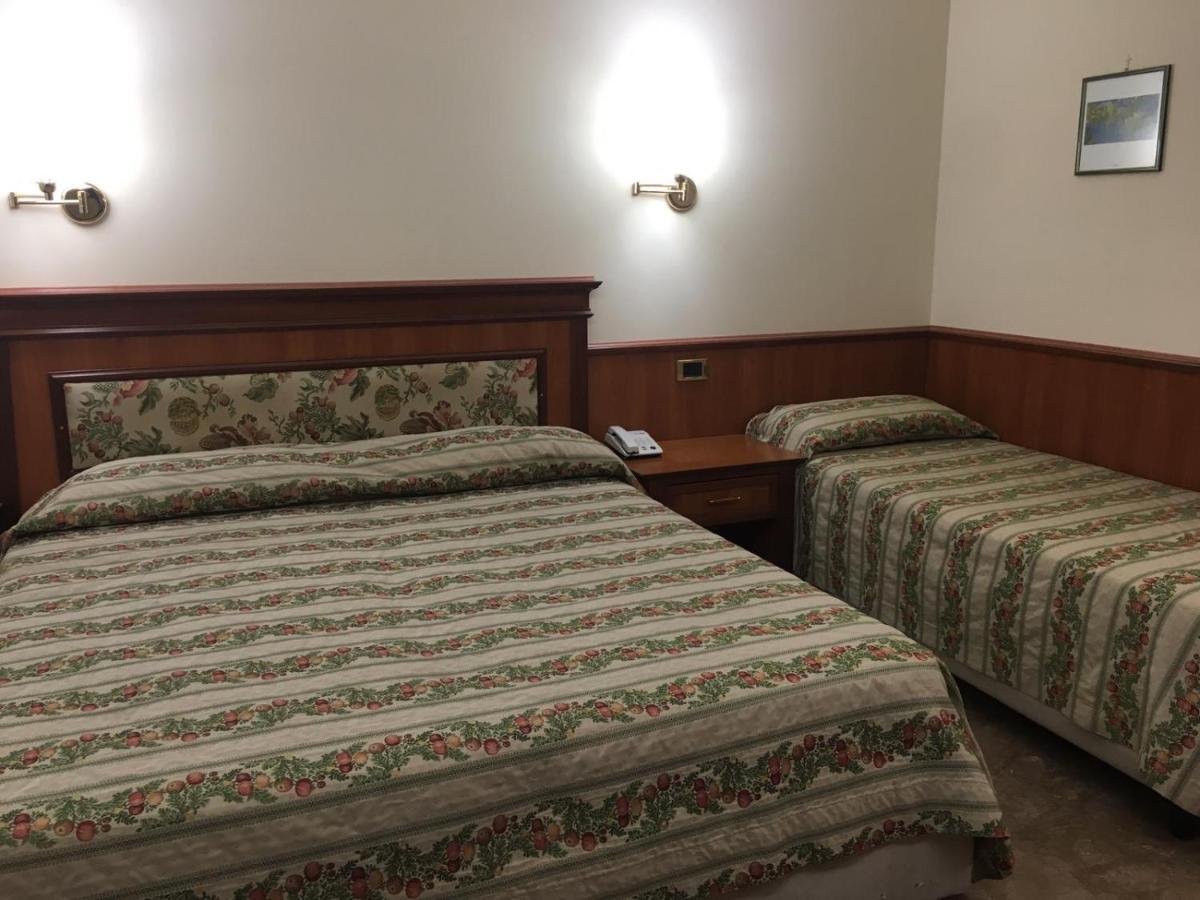 Hotel Malaga Avellino Bagian luar foto