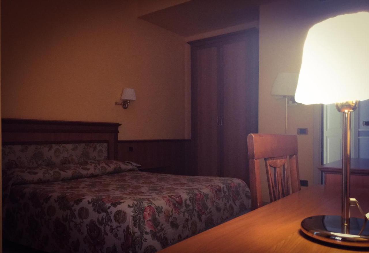 Hotel Malaga Avellino Bagian luar foto